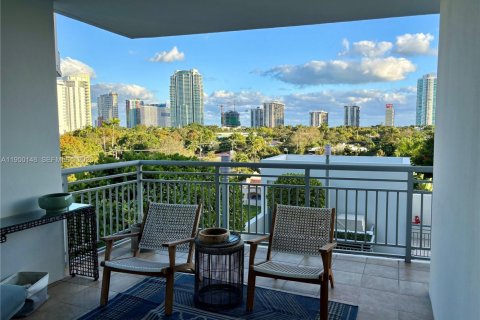 Condominio en alquiler en Miami, Florida, 2 dormitorios, 102.1 m2 № 2005846 - foto 2