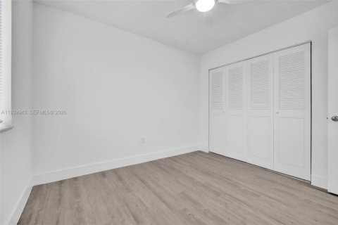 Снять в аренду квартиру в Майами, Флорида 2 спальни, 64.29м2, № 1997120 - фото 3