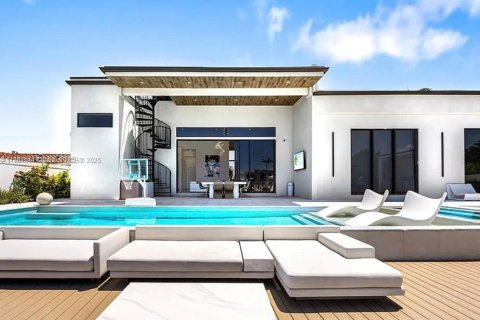 House in Fort Lauderdale, Florida 4 bedrooms, 302.68 sq.m. № 1941704 - photo 8