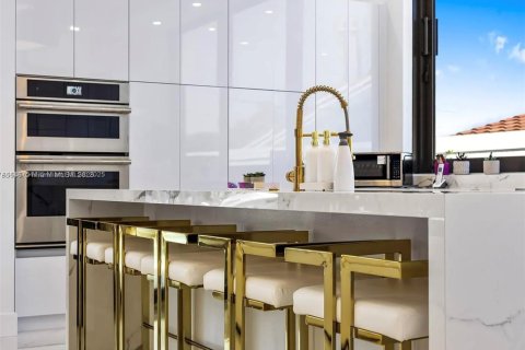 House in Fort Lauderdale, Florida 4 bedrooms, 302.68 sq.m. № 1941704 - photo 18