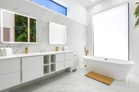 House in Fort Lauderdale, Florida 4 bedrooms, 302.68 sq.m. № 1941704 - photo 27