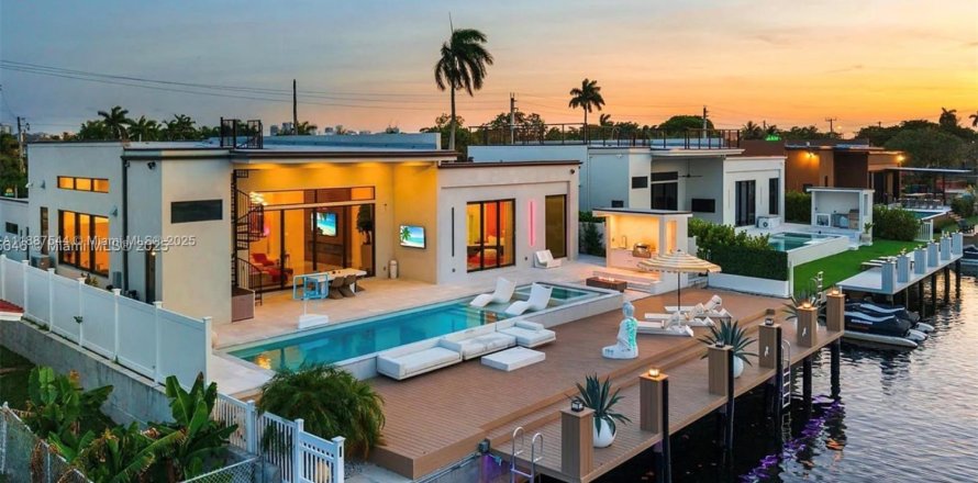 House in Fort Lauderdale, Florida 4 bedrooms, 302.68 sq.m. № 1941704