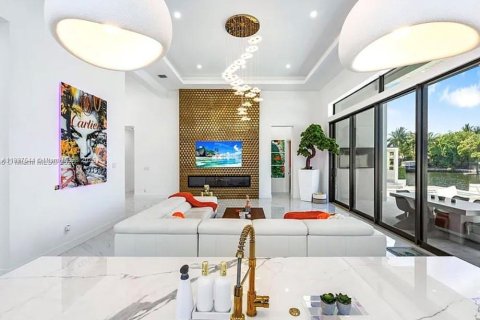 House in Fort Lauderdale, Florida 4 bedrooms, 302.68 sq.m. № 1941704 - photo 19