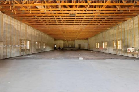 Propiedad comercial en venta en Miami, Florida № 2172330 - foto 6