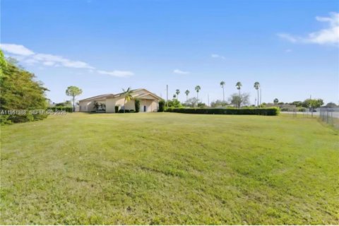 Propiedad comercial en Miami, Florida № 2172330