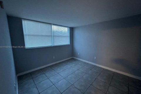 Купить кондоминиум в Майами, Флорида 1 спальня, 72м2, № 1957854 - фото 18