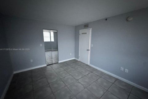 Купить кондоминиум в Майами, Флорида 1 спальня, 72м2, № 1957854 - фото 17