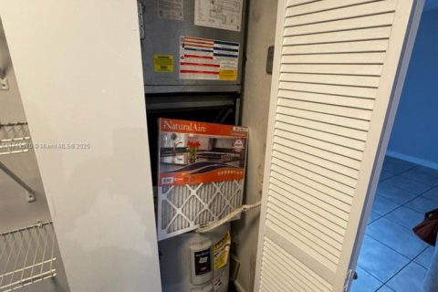 Купить кондоминиум в Майами, Флорида 1 спальня, 72м2, № 1957854 - фото 19