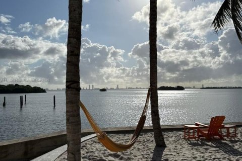 Купить кондоминиум в Майами, Флорида 1 спальня, 72м2, № 1957854 - фото 10