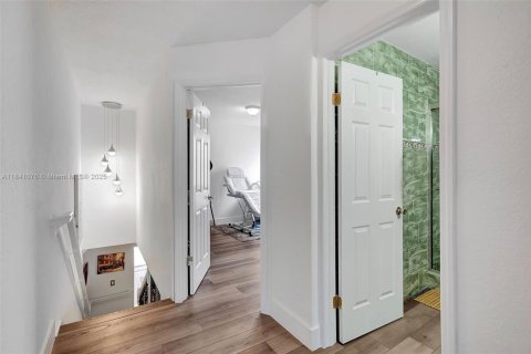 Townhouse in Miami, Florida 3 bedrooms, 115.2 sq.m. № 1939451 - photo 22