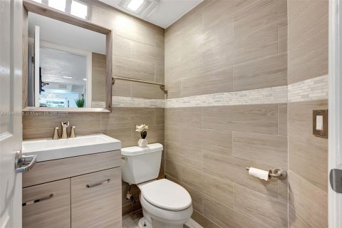 Townhouse in Miami, Florida 3 bedrooms, 115.2 sq.m. № 1939451 - photo 13