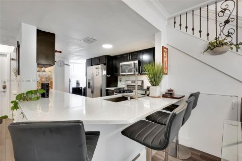 Townhouse in Miami, Florida 3 bedrooms, 115.2 sq.m. № 1939451 - photo 7