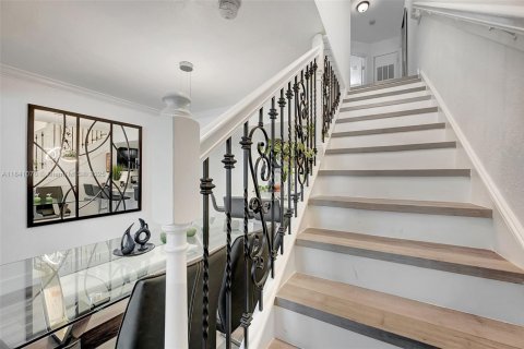 Townhouse in Miami, Florida 3 bedrooms, 115.2 sq.m. № 1939451 - photo 15