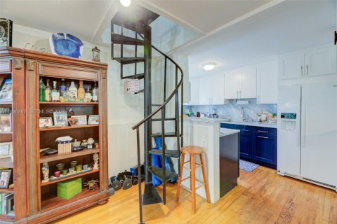 House in Fort Lauderdale, Florida 3 bedrooms, 162.67 sq.m. № 1994673 - photo 12