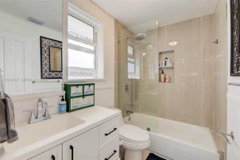 House in Fort Lauderdale, Florida 3 bedrooms, 162.67 sq.m. № 1994673 - photo 25