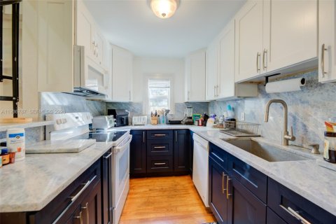 House in Fort Lauderdale, Florida 3 bedrooms, 162.67 sq.m. № 1994673 - photo 14