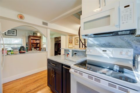 House in Fort Lauderdale, Florida 3 bedrooms, 162.67 sq.m. № 1994673 - photo 16