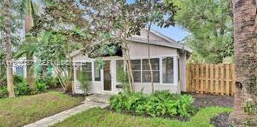 House in Fort Lauderdale, Florida 3 bedrooms, 162.67 sq.m. № 1994673