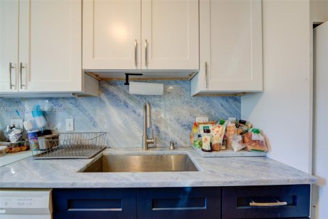 House in Fort Lauderdale, Florida 3 bedrooms, 162.67 sq.m. № 1994673 - photo 15