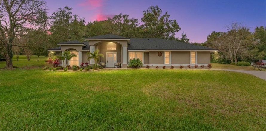 House in Mount Dora, Florida 3 bedrooms, 209.12 sq.m. № 1651862