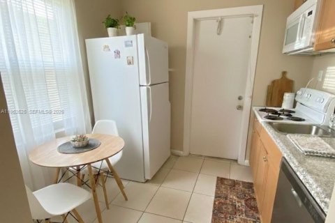 Casa en alquiler en Fort Lauderdale, Florida, 2 dormitorios, 53.14 m2 № 2025336 - foto 2