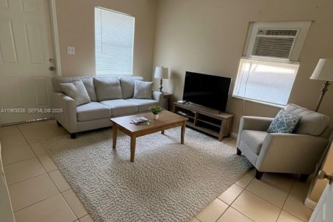 Casa en alquiler en Fort Lauderdale, Florida, 2 dormitorios, 53.14 m2 № 2025336 - foto 3