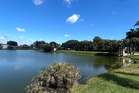 Copropriété à vendre à Pembroke Pines, Floride: 2 chambres, 108.7 m2 № 1958405 - photo 19