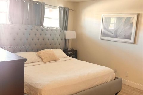 Copropriété à vendre à Pembroke Pines, Floride: 2 chambres, 108.7 m2 № 1958405 - photo 2