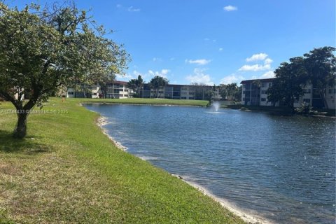 Copropriété à vendre à Pembroke Pines, Floride: 2 chambres, 108.7 m2 № 1958405 - photo 13