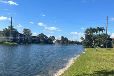 Copropriété à vendre à Pembroke Pines, Floride: 2 chambres, 108.7 m2 № 1958405 - photo 14