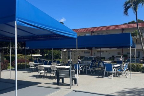 Copropriété à vendre à Pembroke Pines, Floride: 2 chambres, 108.7 m2 № 1958405 - photo 17