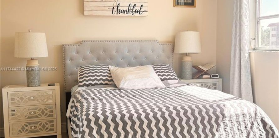 Condo à Pembroke Pines, Floride, 2 chambres № 1958405