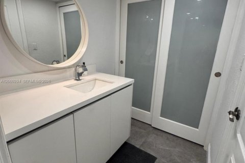 Купить кондоминиум в Майами-Бич, Флорида 70.61м2, № 2090802 - фото 16