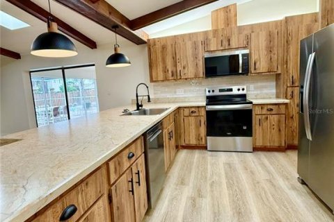 House in Seminole, Florida 3 bedrooms, 230.21 sq.m. № 1905851 - photo 8