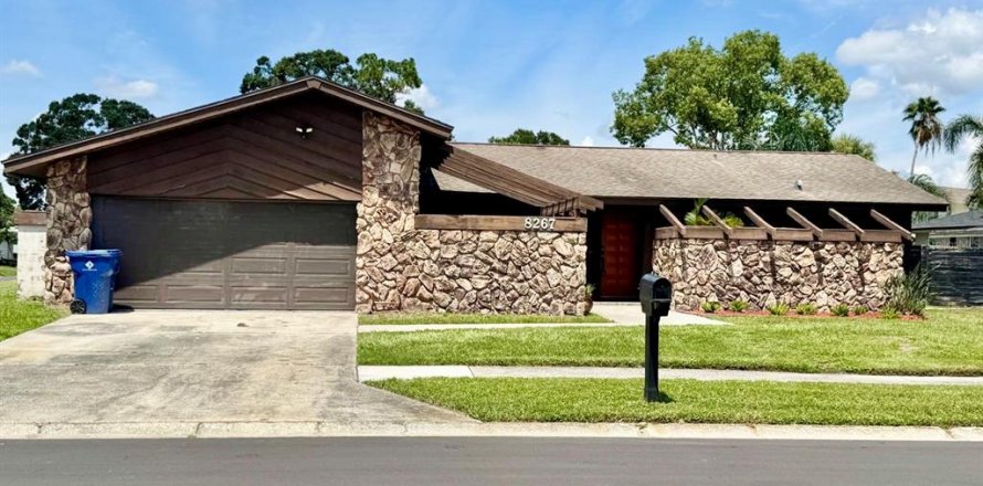 Casa en Seminole, Florida 3 dormitorios, 230.21 m2 № 1905851
