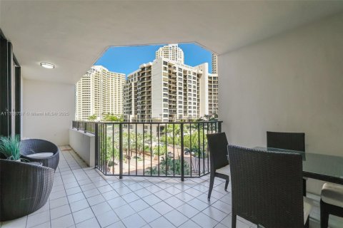 Condo in Miami, Florida, 2 bedrooms  № 1715252 - photo 25