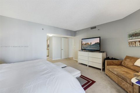 Condo in Miami, Florida, 2 bedrooms  № 1715252 - photo 13
