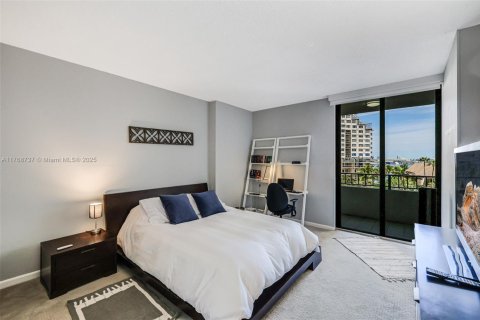 Condo in Miami, Florida, 2 bedrooms  № 1715252 - photo 18