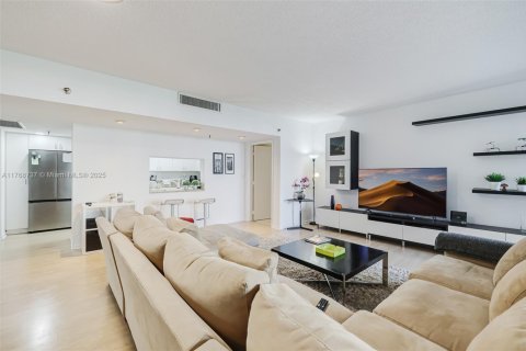 Condo in Miami, Florida, 2 bedrooms  № 1715252 - photo 9