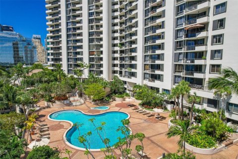 Condo in Miami, Florida, 2 bedrooms  № 1715252 - photo 2