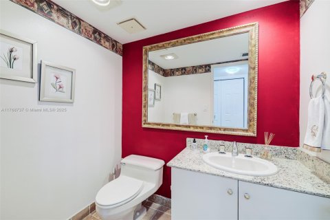 Condo in Miami, Florida, 2 bedrooms  № 1715252 - photo 11