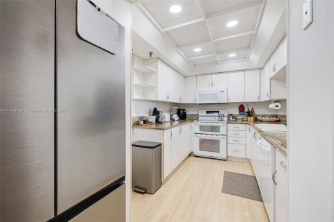 Condo in Miami, Florida, 2 bedrooms  № 1715252 - photo 21