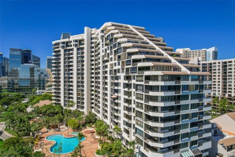 Condo in Miami, Florida, 2 bedrooms  № 1715252 - photo 1