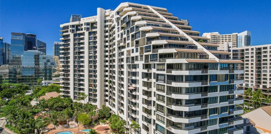 Condo in Miami, Florida, 2 bedrooms № 1715252
