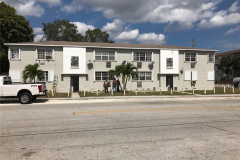Immobilier commercial à North Miami, Floride № 2032644