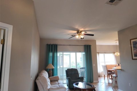 Villa ou maison à vendre à Poinciana, Floride: 2 chambres, 133.78 m2 № 2410295 - photo 4