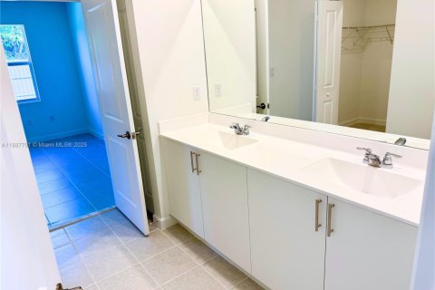 House in Kendall, Florida 5 bedrooms № 1942322 - photo 10