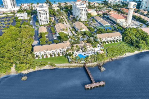 Condo in Highland Beach, Florida, 2 bedrooms  № 1043041 - photo 1