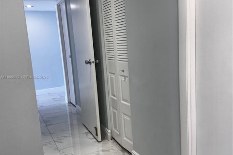 Купить кондоминиум в Авентура, Флорида 1 спальня, 96.43м2, № 2054919 - фото 11