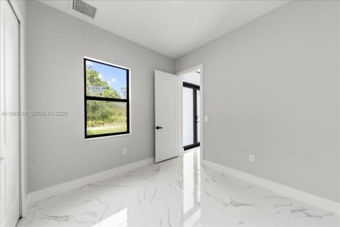 Casa en venta en Lehigh Acres, Florida, 4 dormitorios, 171.13 m2 № 2001493 - foto 26